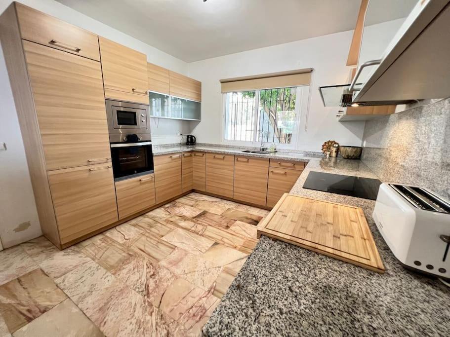 Villa Scenic With Private Pool - Sleeps 8 Михас Экстерьер фото