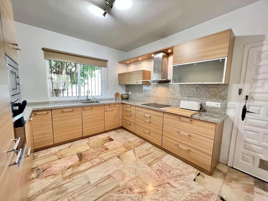 Villa Scenic With Private Pool - Sleeps 8 Михас Экстерьер фото