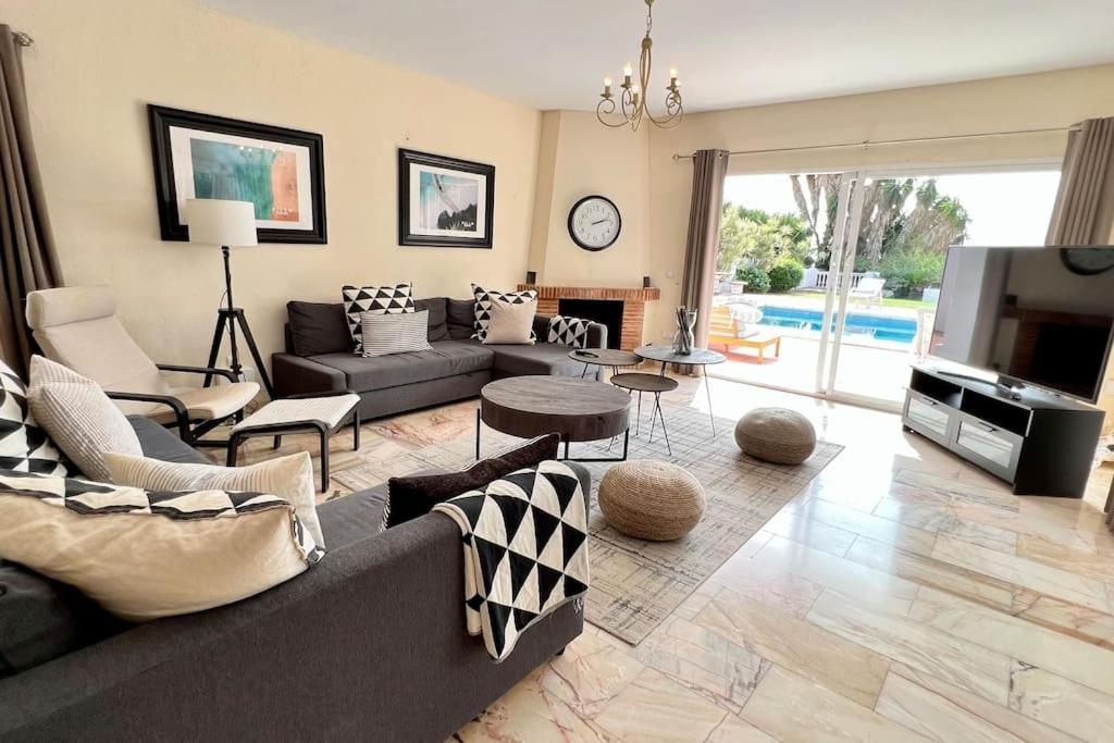 Villa Scenic With Private Pool - Sleeps 8 Михас Экстерьер фото