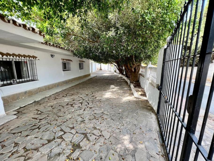 Villa Scenic With Private Pool - Sleeps 8 Михас Экстерьер фото